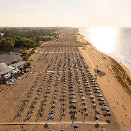 Spacious Flat With Fireplace Terrace Apartment *