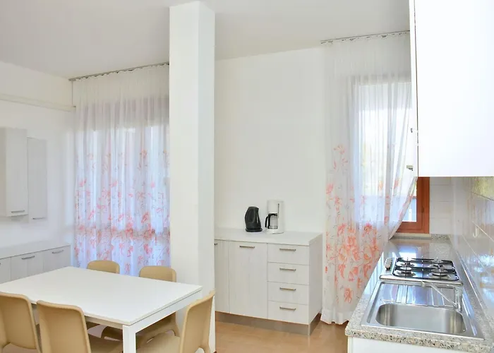 Spacious Flat With Fireplace Terrace Apartment *