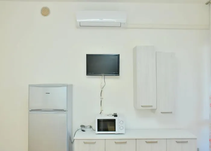 Spacious Flat With Fireplace Terrace Bibione